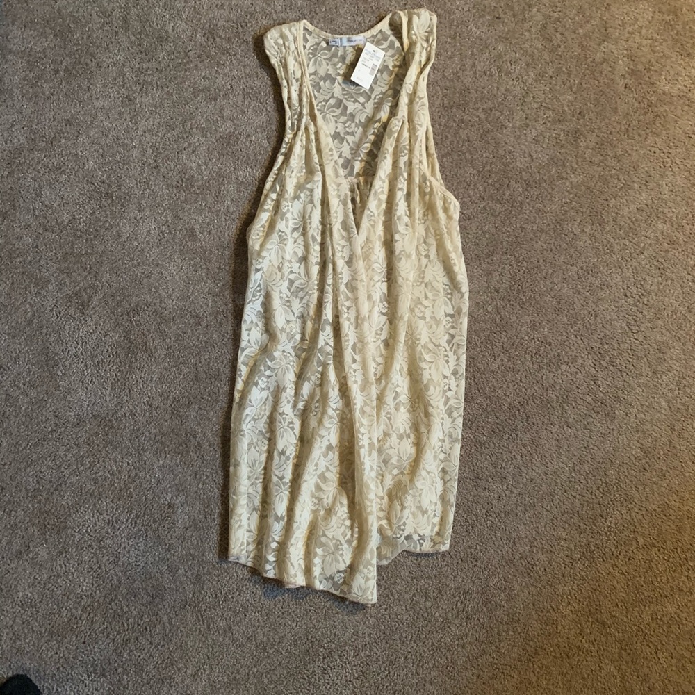 Maurices lace cover top (D161)